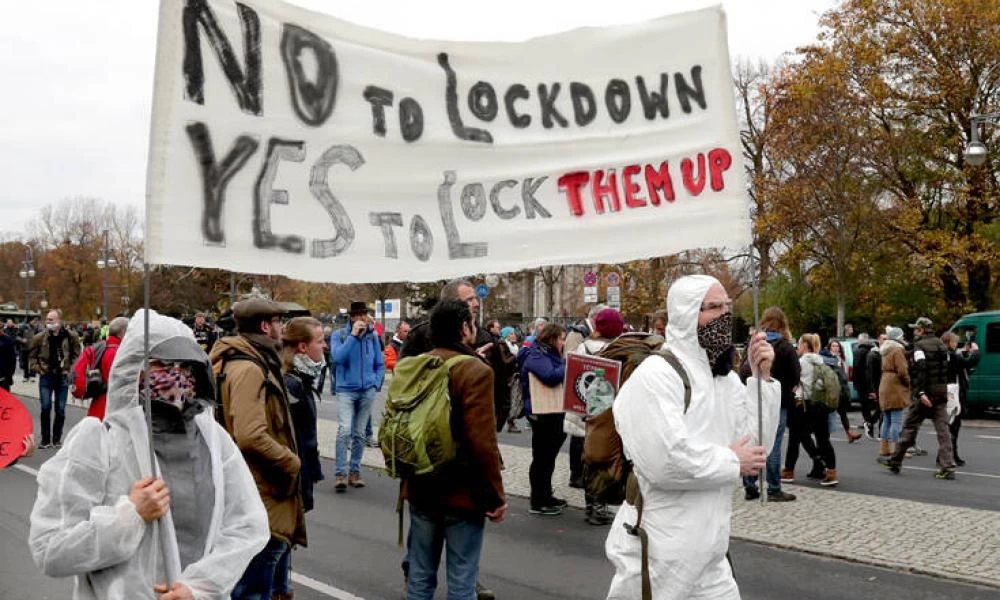 Διαδηλώσεις σε όλη τη Γερμανία για τα αυστηρότερα μέτρα της κυβέρνησης
